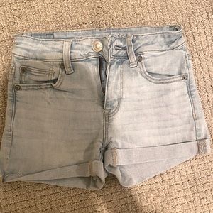 AMERICAN EAGLE OUTFITTERS light wash jean denim shorts